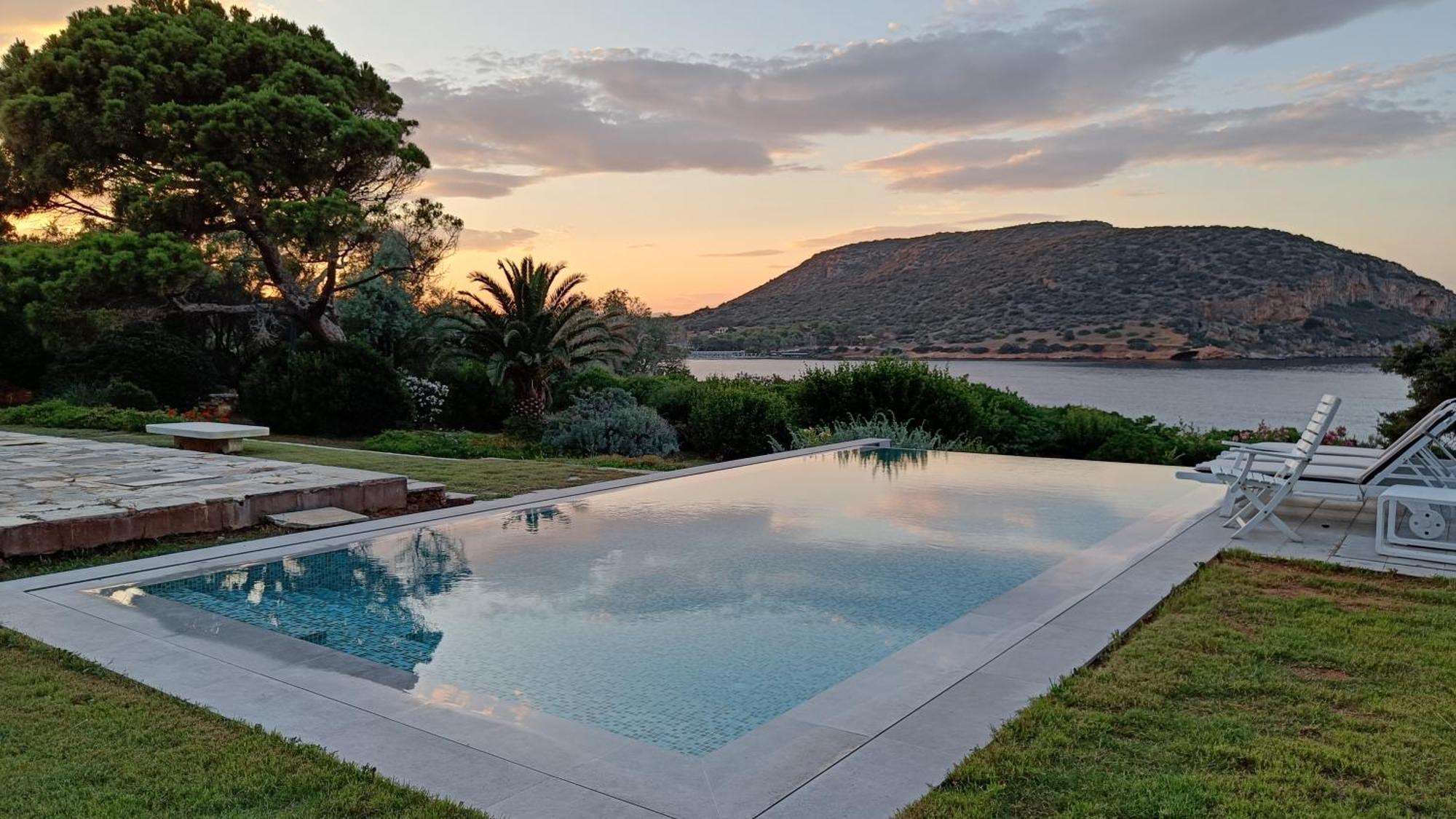 Summer Villa In Porto Rafti Exterior photo